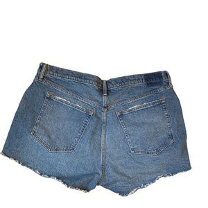 Abercrombie Curve Love High Rise Mom Shorts Distressed. Size 32 NWT